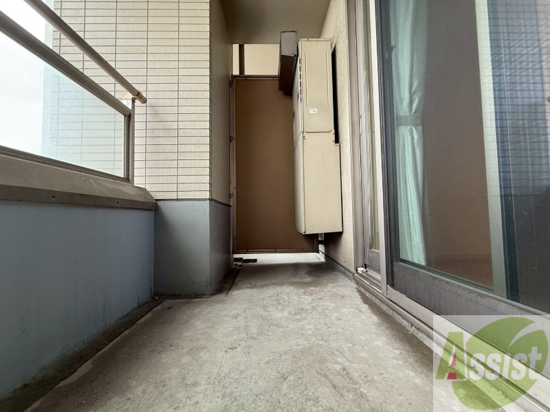 バルコニー　バルコニーです。洗濯物を干すもよし、一息つくもよしですね。