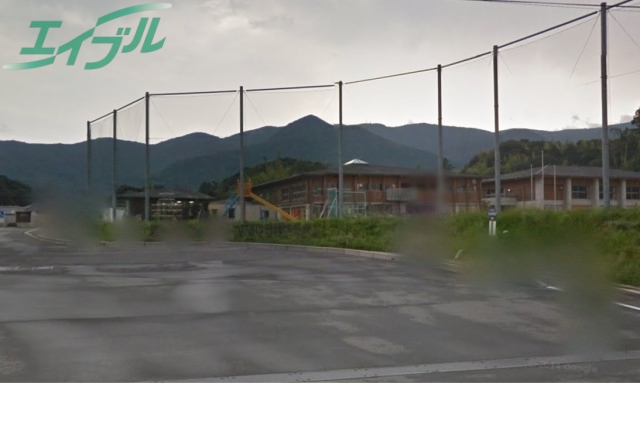 小学校　鳥羽市立鳥羽小学校（小学校）まで300m