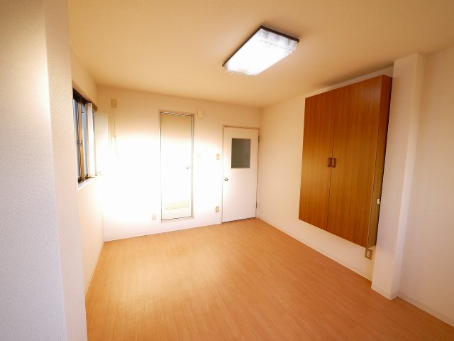 居室・リビング　明るい洋室です。