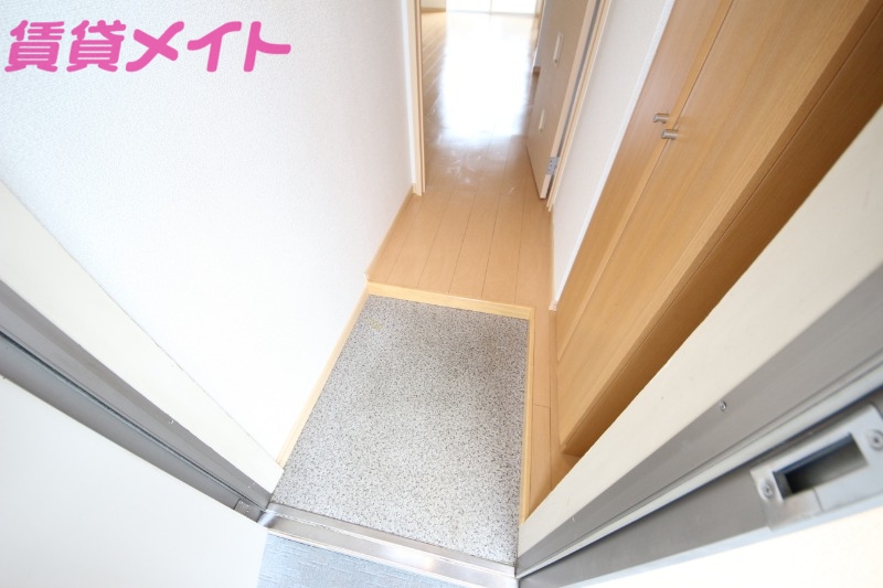 玄関　同物件別室反転写真