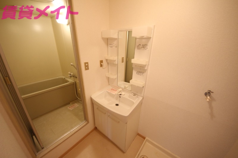 洗面設備　同物件別室反転写真