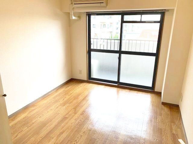 グランデアステール芦屋の居間写真