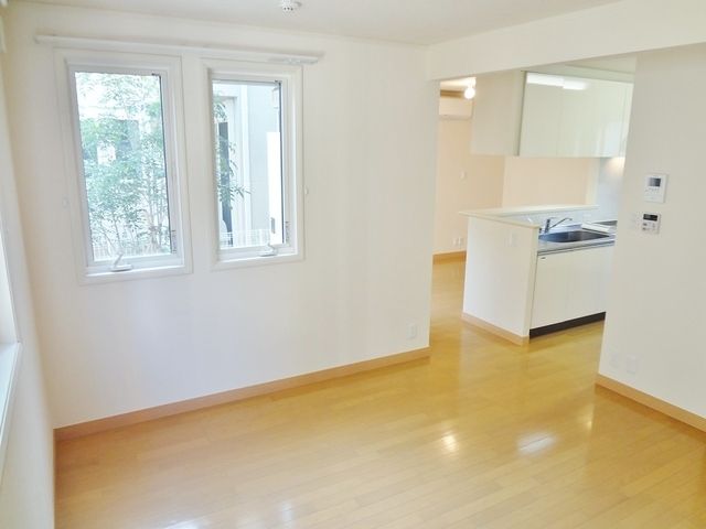 居室・リビング　★広々リビング駅までアクセス楽々★