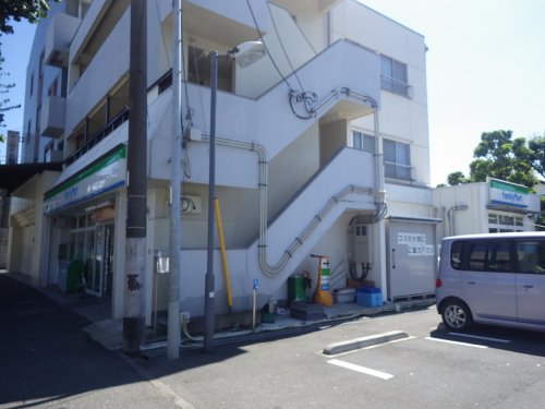コンビニ　ファミリーマート横須賀池上店（コンビニ）まで338m