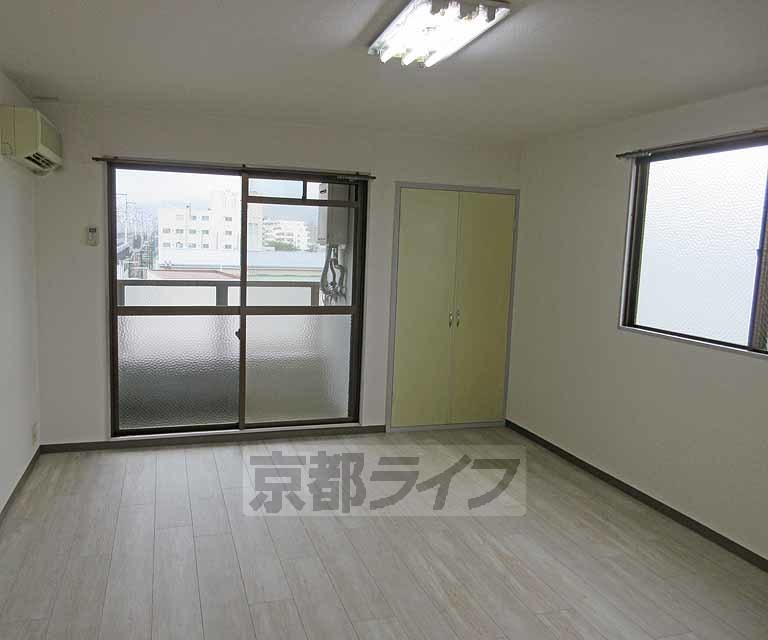 居室・リビング　広々としたリビングです