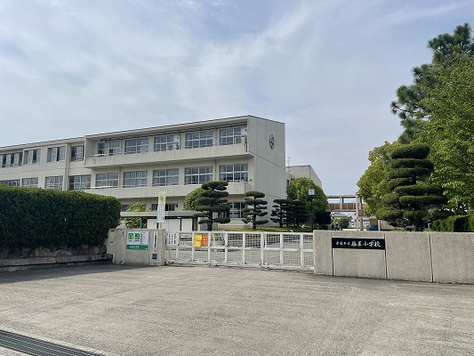 小学校　塩屋小学校（小学校）まで990m