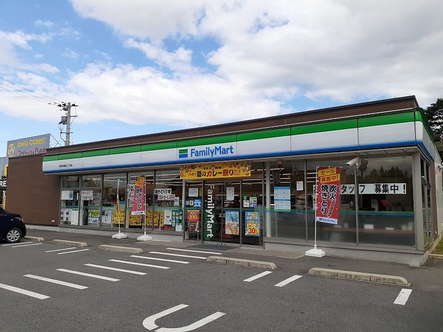 コンビニ　ファミリーマート長嶺三丁目店（コンビニ）まで300m