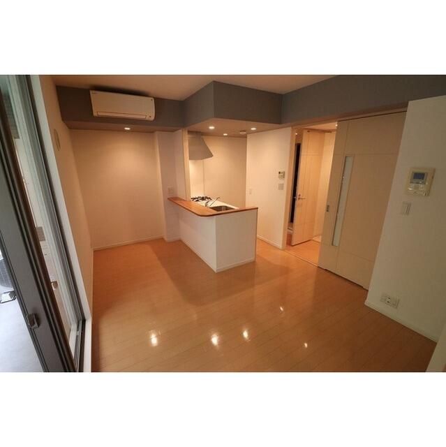 居室・リビング　こちらの居間で趣味の時間をお楽しみください