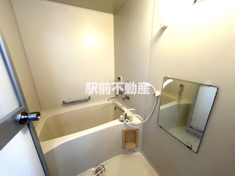 バス・シャワールーム　太陽熱温水器はサービス品