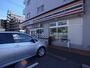 コンビニ　セブンイレブン（コンビニ）まで329m