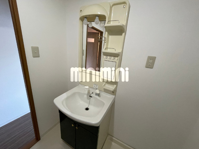 洗面設備　独立洗髪洗面台