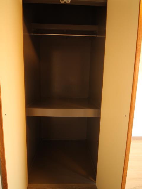 収納　ハンガーパイプ付いてます♪