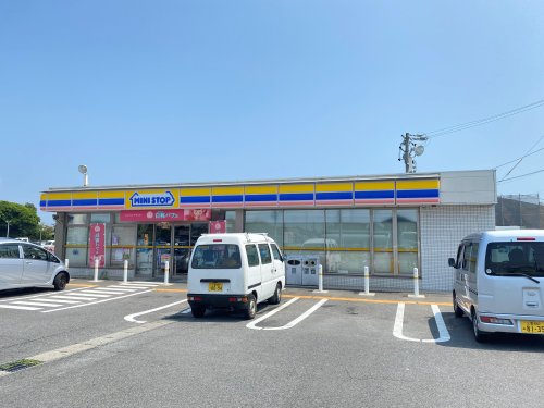 コンビニ　ミニストップ 津白塚店（コンビニ）まで486m