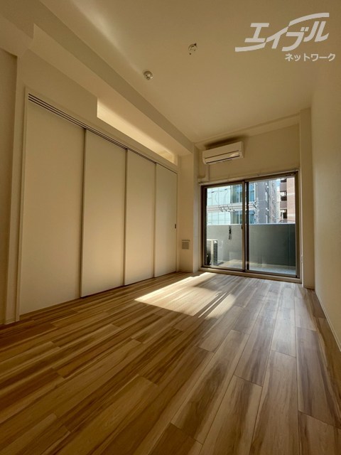 その他部屋・スペース　リビング約１１．０帖ございます。