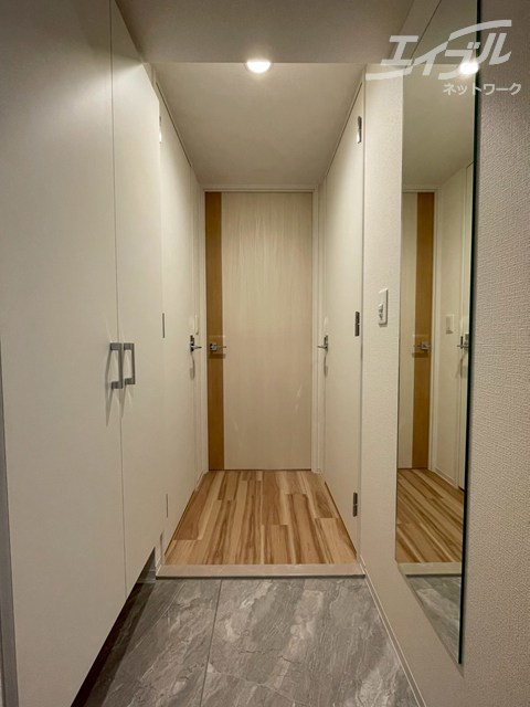 玄関　玄関から見たお写真になります。