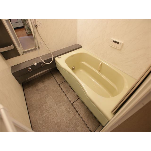 バス・シャワールーム　★ゆったりサイズの浴槽！