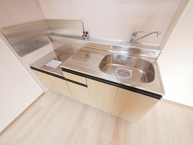 キッチン　コンパクトなキッチンで掃除もラクラク