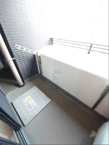 バルコニー　別部屋　同一間取りの参考写真になります。