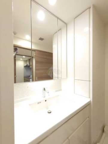 洗面設備　別部屋　同一間取りの参考写真になります。