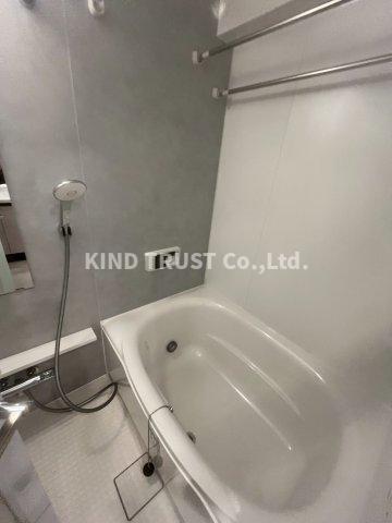 バス・シャワールーム　コンパクトで使いやすいお風呂です