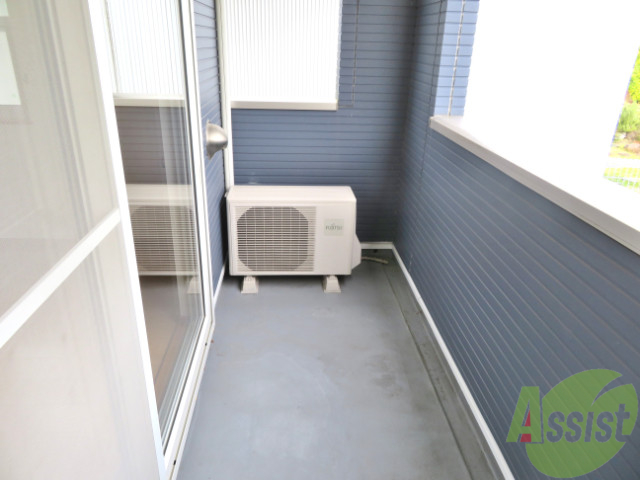 バルコニー　こちらはバルコニー。洗濯物が干せるようになっています。