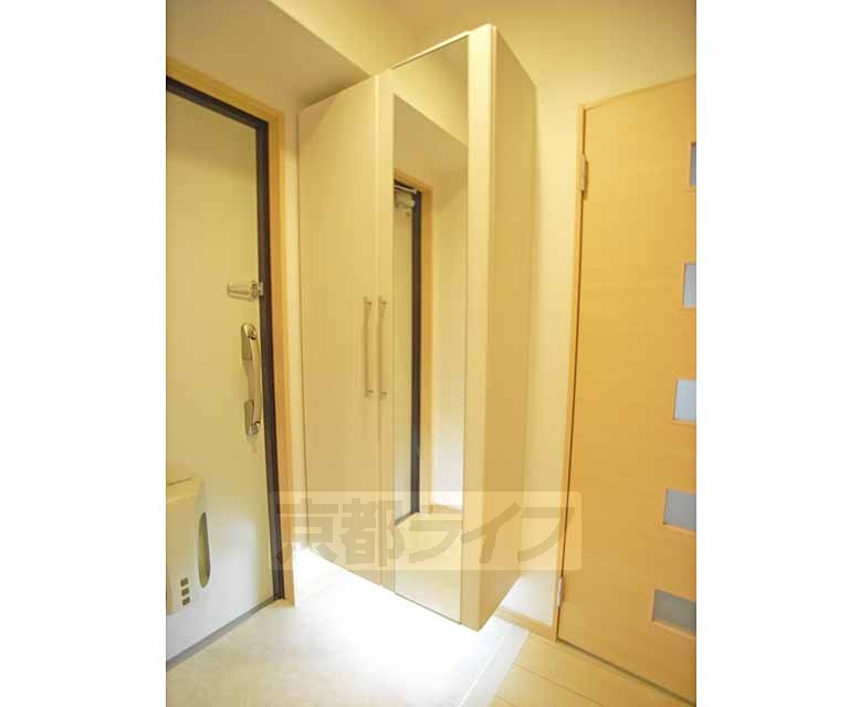 玄関　大きな下駄箱です。