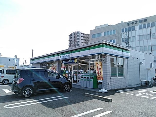 コンビニ　ファミリーマート枇杷島警察署前店（コンビニ）まで314m