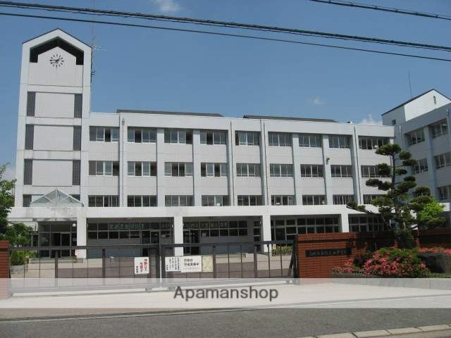 中学校　高槻市立阿武山中学校（中学校）まで595m