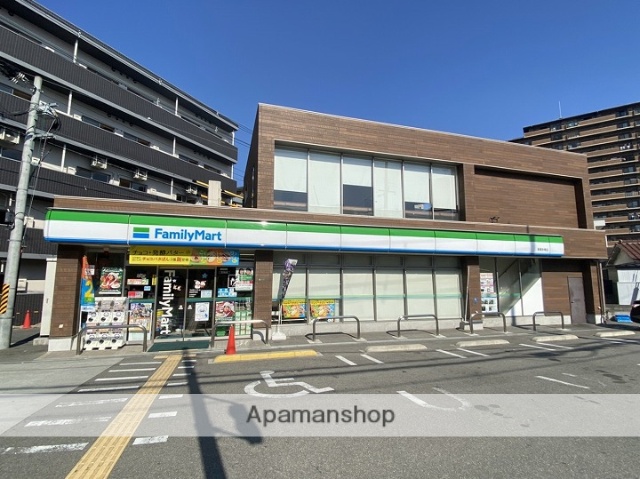 コンビニ　ファミリーマート（コンビニ）まで260m
