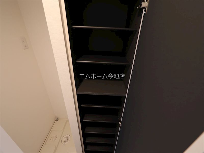 玄関　玄関（シューズボックス付）　同仕様写真