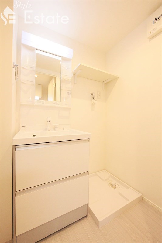 洗面設備　同仕様内装