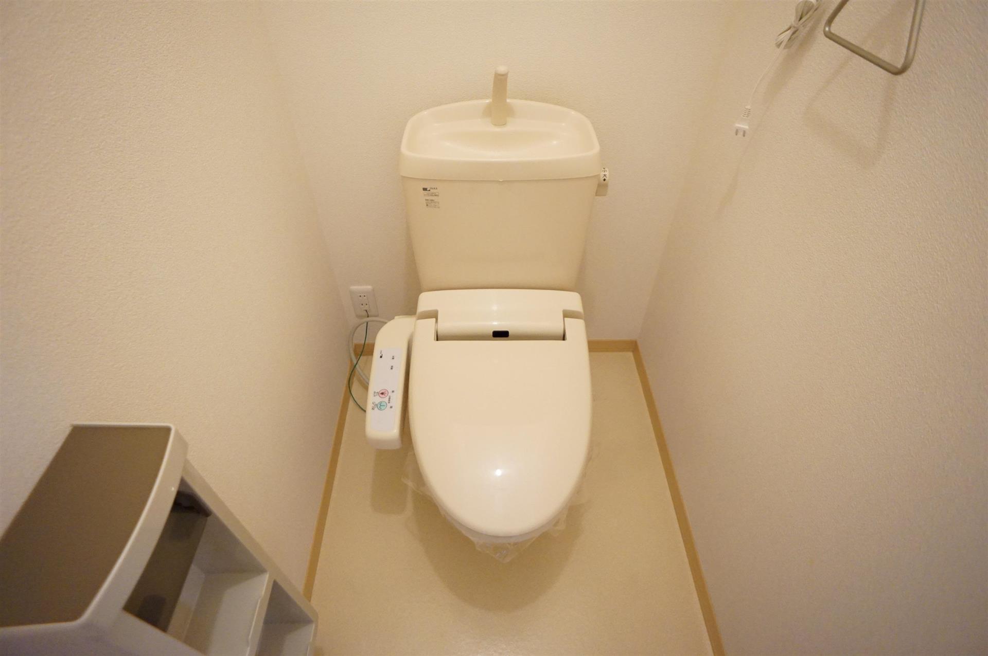 トイレ　温水洗浄暖房便座付トイレ