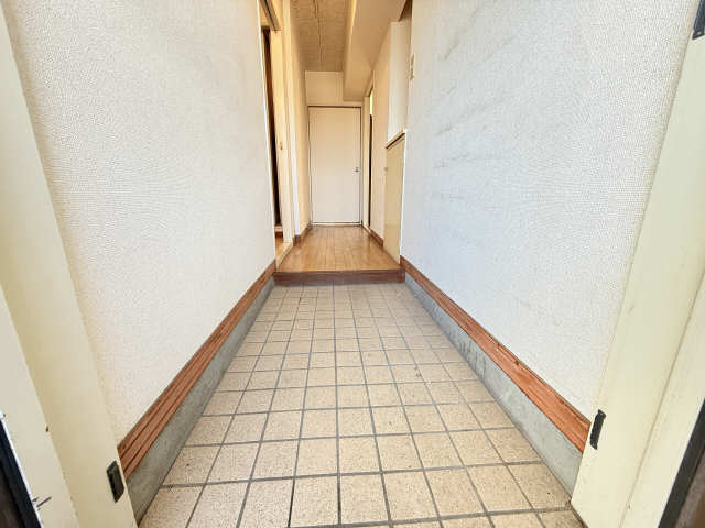 玄関　※修繕前