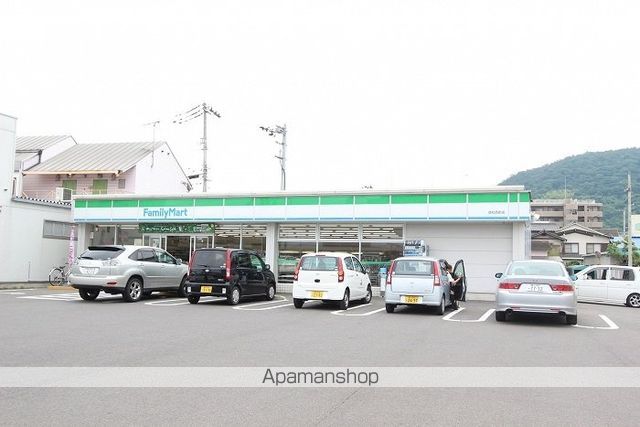 コンビニ　ファミリーマート高松西町店（コンビニ）まで303m