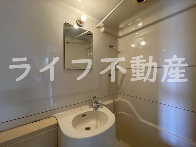 洗面設備　独立洗面台あり、毎朝おしゃれに忙しい女性の方におすすめです