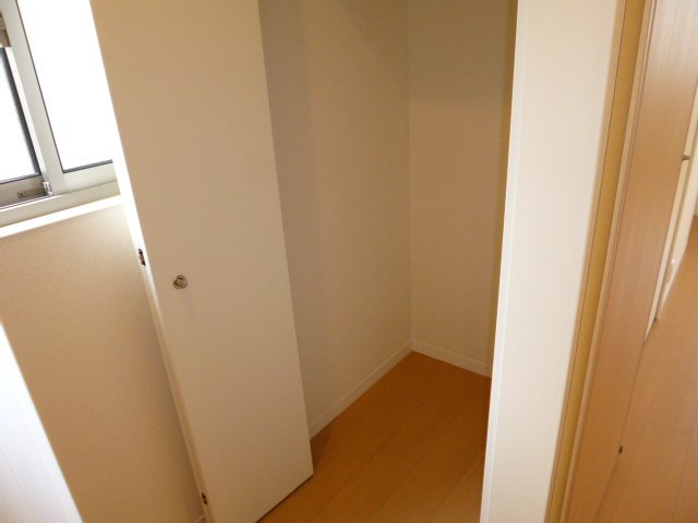 収納　トイレ前収納