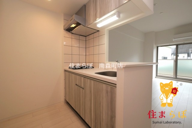 キッチン　「ただの部屋探しじゃない。“あなたの暮らし”探しです。」