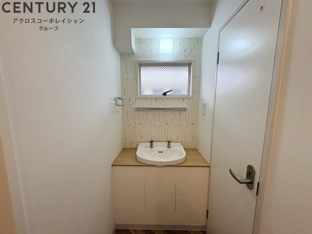 洗面設備　おしゃれな独立洗面台付き！