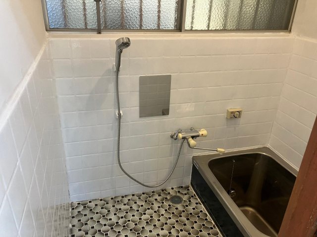 バス・シャワールーム　シャワーヘッドも交換済み