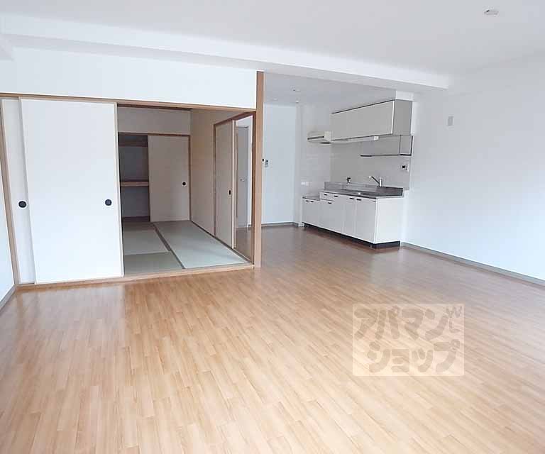 キッチン　やはり十分なスペースが有りますね。