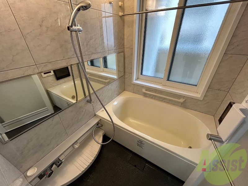 バス・シャワールーム　追い炊き機能付きでいつでも温かいお風呂に入れますね。