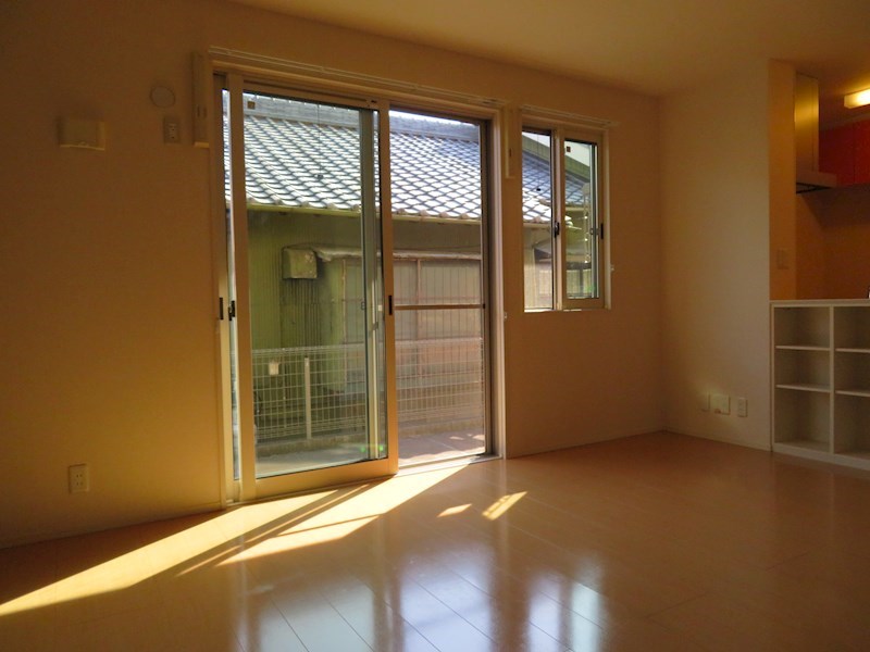 居室・リビング　同物件別部屋