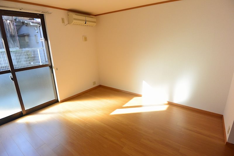 居室・リビング　フローリング仕上げ