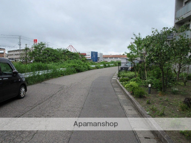 その他　前面道路（その他）まで0m