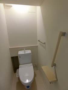 トイレ　温水洗浄便座