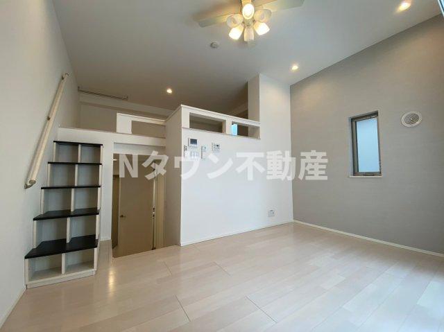 居室・リビング　こちらの居間で趣味の時間をお楽しみください