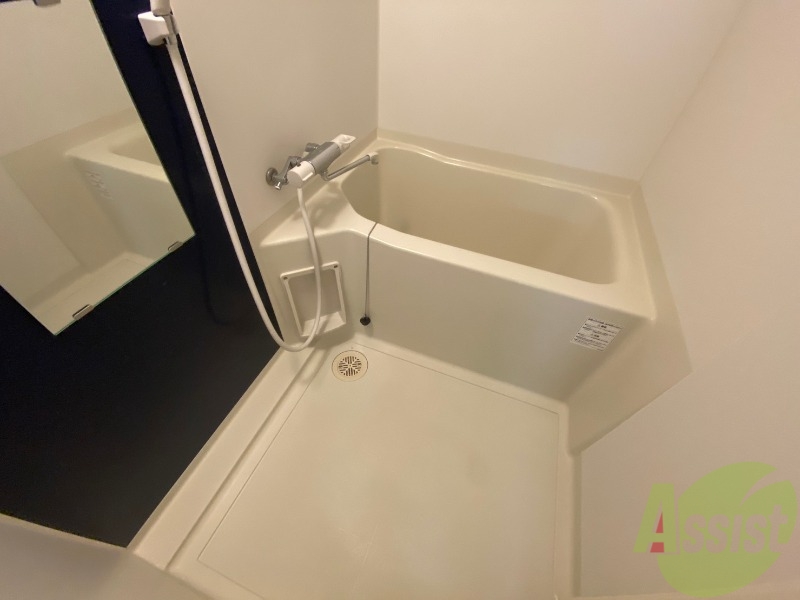 バス・シャワールーム　お風呂になります。一日の疲れを癒してくださいね。