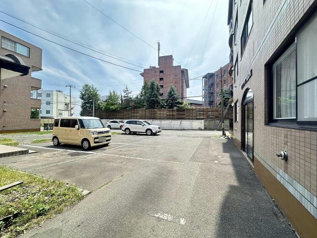 駐車場　駐車場