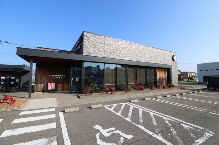 飲食店　スターバックスコーヒー金沢鞍月店（飲食店）まで240m