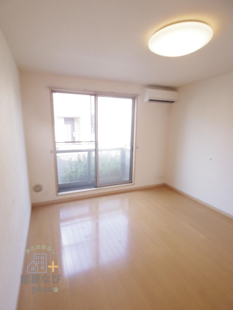 居室・リビング　※他号室写真です